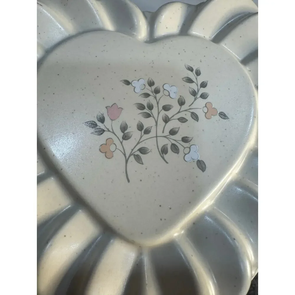 Vintage Pfaltzgraff Tea Rose Heart Shaped Mold Baking Dish